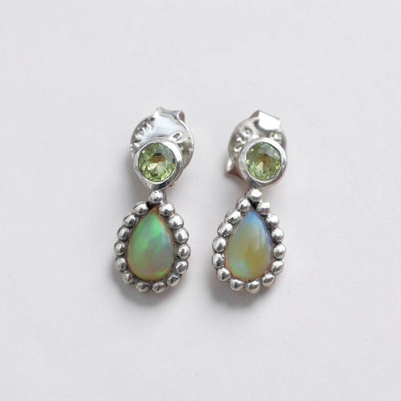 Petites boucles clous en argent et 2 pierres Péridot et Opale