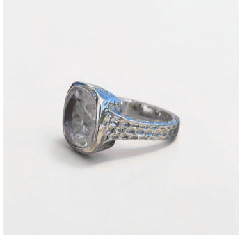 Bague en argent martelé et pierre carrée Cristal de roche T54