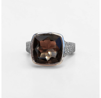 Bague en argent martelé et pierre carrée Quartz fumé T54