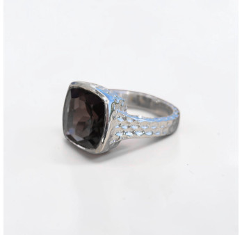 Bague en argent martelé et pierre carrée Quartz fumé T54