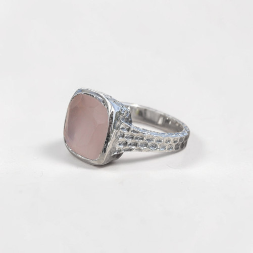 Bague en argent martelé et pierre carrée Quartz rose T57
