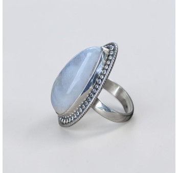 Bague en argent ciselé et Pierre de lune goutte (blanc) T50