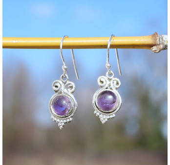 Petites boucles pierre Améthyste ronde et argent ciselé
