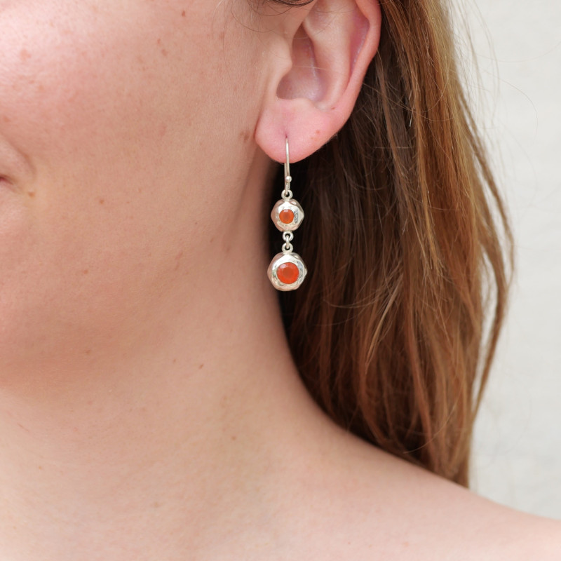 Boucles d'oreilles pendantes argent martelé et 2 pierres naturelles Cornaline (orange)