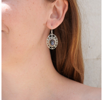 Boucles d'oreilles argent ciselé avec une pierre ovale en labradorite