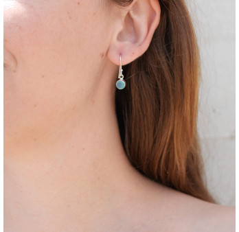 Petites boucles d'oreilles en argent et pierre ronde Calcédoine bleue (bleu)