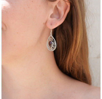 Boucles d'oreilles goutte en argent ciselé avec une pierre en Grenat (rouge)