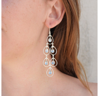 Boucles d’oreilles longues en argent ajouré et gouttes Topaze bleue