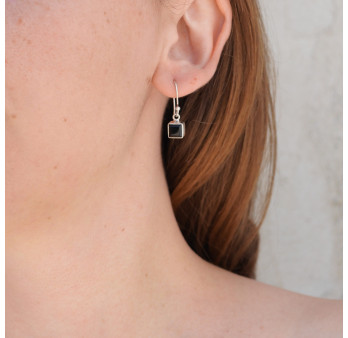 Petites boucles d'oreilles argent et pierre Onyx noir carrée facettée