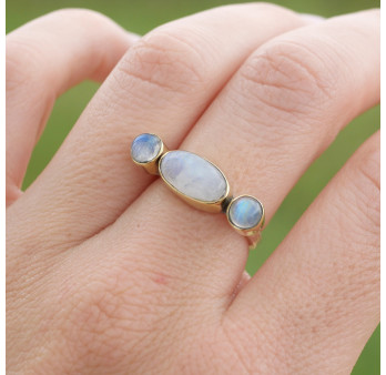 Bague fine large en argent doré et 3 Pierres de lune T54