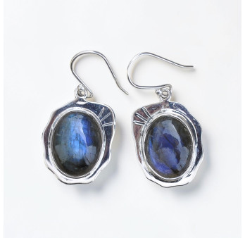 Belles boucles plaque argent ondulée et Labradorite ovale