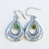 Boucles d'oreilles ajourées pierre ronde pendante en Péridot