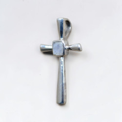 Petit pendentif croix fine en argent et Pierre de lune (blanc)