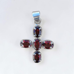 Petit pendentif argent en croix et 5 pierres griffées en Grenat
