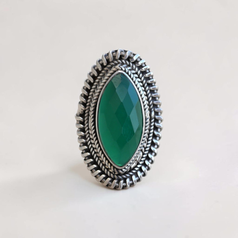 Bague navette pierre Agate verte facettée et argent ciselé T55