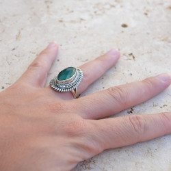 Bague navette pierre Agate verte facettée et argent ciselé T55