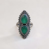 Longue bague 2 pierres Agate verte gouttes et argent ciselé T54