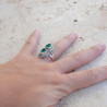 Longue bague 2 pierres Agate verte gouttes et argent ciselé T54