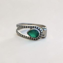 Anneau ajouré en argent ciselé et pierres Agate verte T52