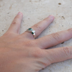 Anneau ajouré en argent ciselé et pierres Agate verte T52