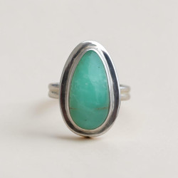 Bague goutte en Chrysoprase et argent lisse T51