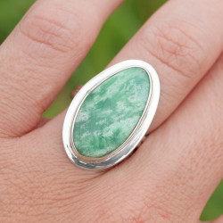 Bague en argent lisse et pierre Chrysoprase T53