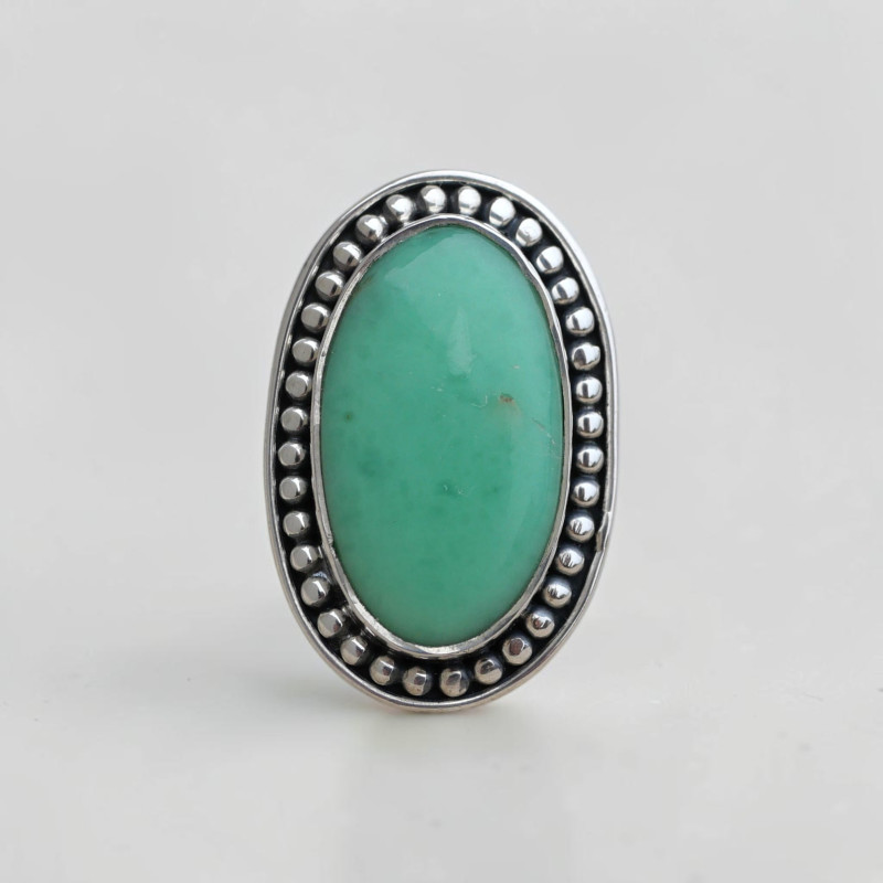 Bague ovale en argent ciselé et pierre Chrysoprase T53 réglable