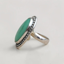 Bague ovale en argent ciselé et pierre Chrysoprase T53 réglable