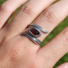 Bague argent plumes et pierre brute en Grenat T62