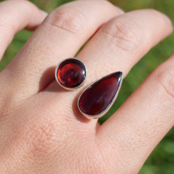 Bague ouverte en argent et 2 cabochons en Grenat T59