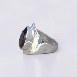 Bague large pointe argent et pierre facettée en Grenat T56