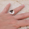 Bague large pointe argent et pierre facettée en Grenat T56