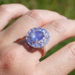 Bague fleur argent et 15 pierres griffées en Tanzanite T60