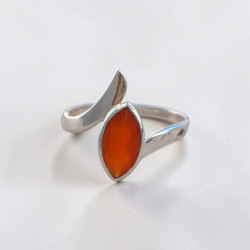 Bague asymétrique argent et pierre navette en Cornaline T61