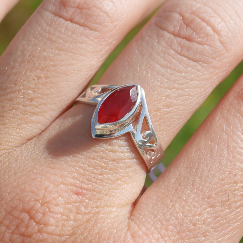 Bague pointe ajourée argent et pierre navette Cornaline T56