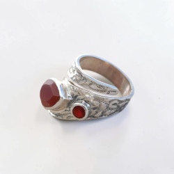 Bague enlacée en argent martelé et pierre Cornaline T54