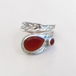 Bague enlacée en argent martelé et pierre Cornaline T54