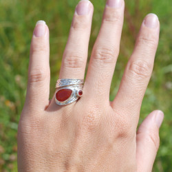 Bague enlacée en argent martelé et pierre Cornaline T54