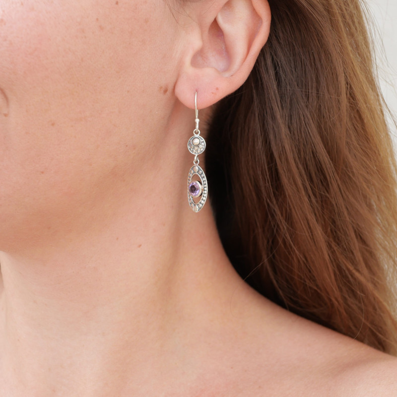 Boucles ajourée en argent ciselé et Améthyste ronde