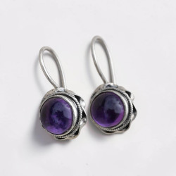 Petites boucles d'oreilles dormeuses argent travaillé pierre Améthyste