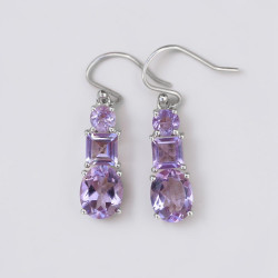 Boucles d'oreilles 3 pierres facettées Améthyste griffées