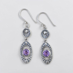 Boucles ajourée en argent ciselé et Améthyste ronde