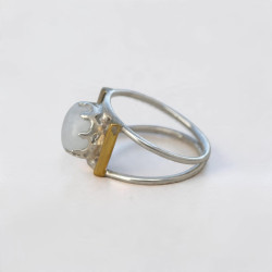 Bague Pierre de lune irisée ajourée argent et laiton T51