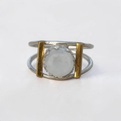 Bague Pierre de lune irisée ajourée argent et laiton T51