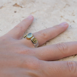 Anneaux argent martelé Prehnite et fleurs laiton T54